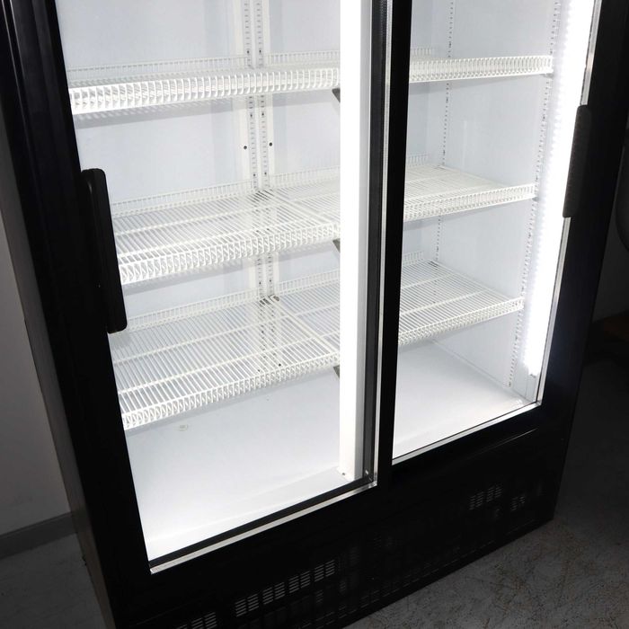 Armário de frio com duas portas de correr em vidro