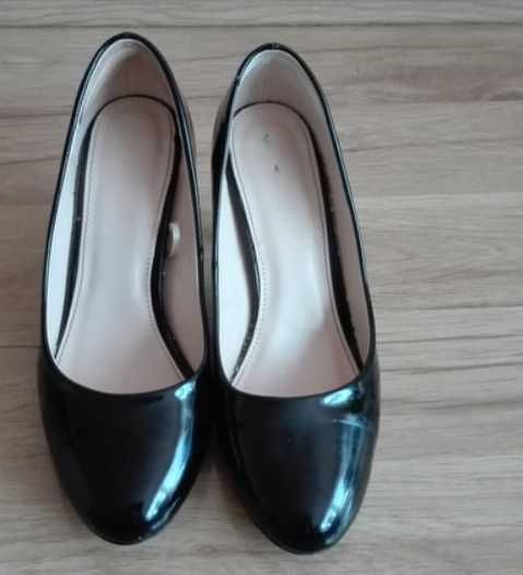 Buty na obcasie r. 39