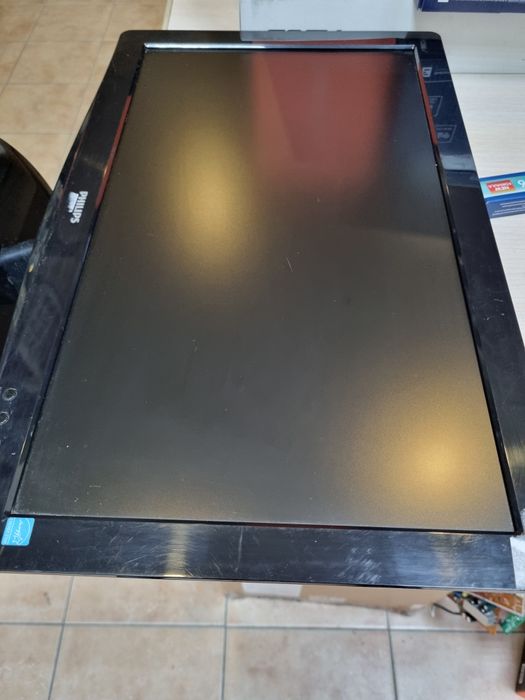 Продам 4 монітори + міні П.К. в подарунок. Ціна за усе.