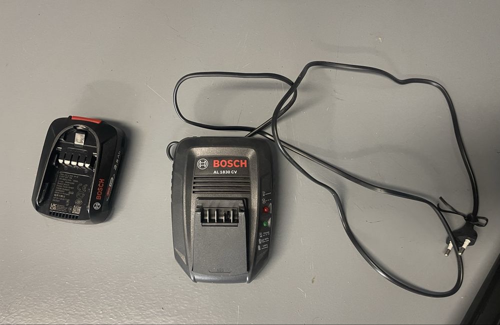 Corta-Sebes a Bateria Bosch UniversalHedgeCut 18V-55 (Como Novo)