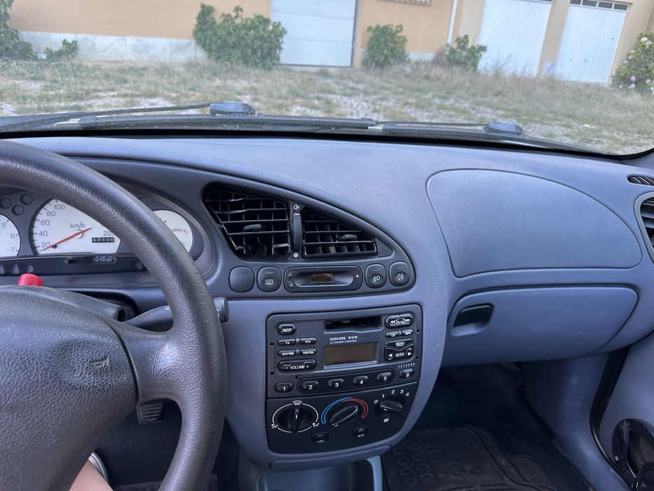 Ford fiesta cizento