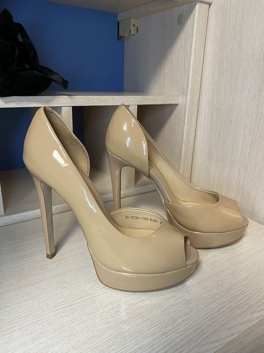 Туфлі на високих підборах 39 розмір