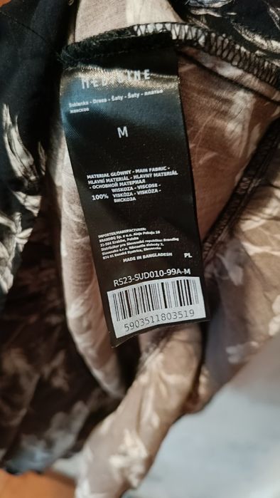 Medicine zwiewna czarna sukienka w kwiaty