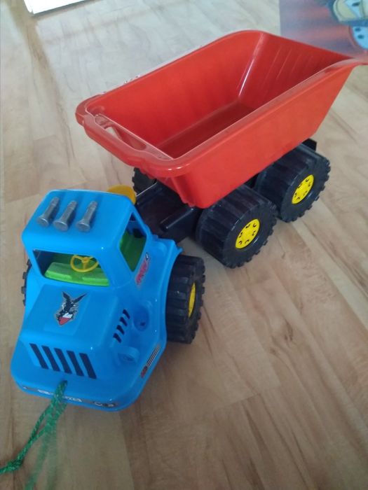 Duże auto ciężarowe
