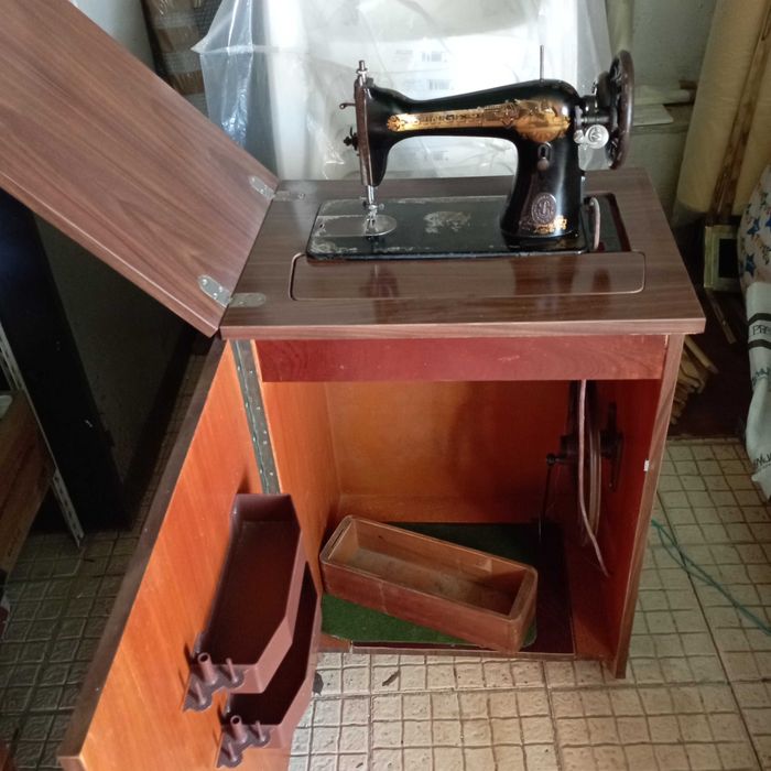 Máquina de costura antiga mas a funciona - NOVA DESCIDA D