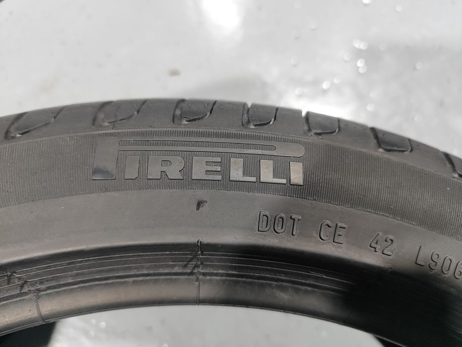 2 pneus semi novos 255/40R18 Pirelli - Oferta dos Portes