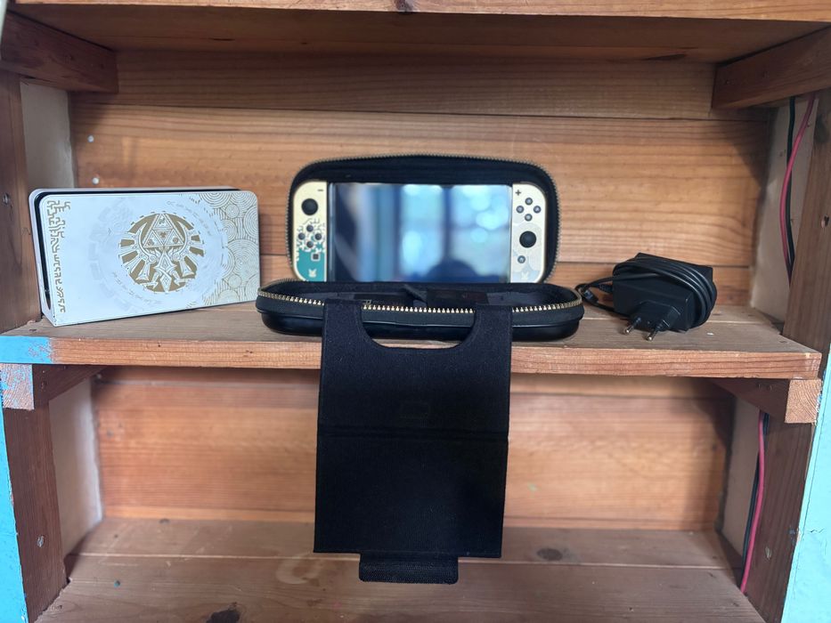 Nintendo Switch OLED Edição Zelda: TotK + 6 Jogos (Bundle Completo)