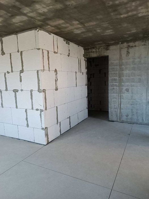 Простора квартира в новобудові біля парка Перемоги