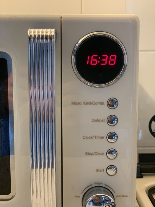 Micro-ondas com Grill  Rock&Retro