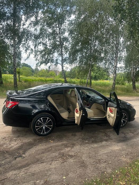 Лексус ЕС достойный
