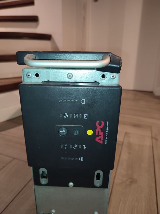 Безперебойник APC Smart-UPC 3000 ВА