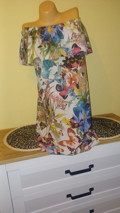 Piękna letnia sukienka łódeczka