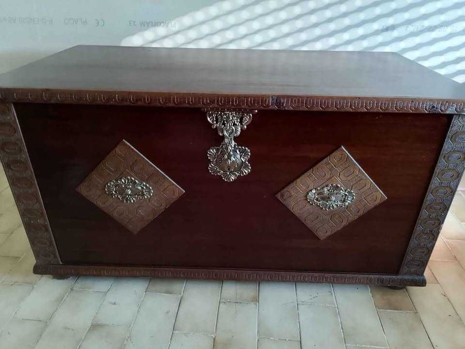 Baú arca em  madeira