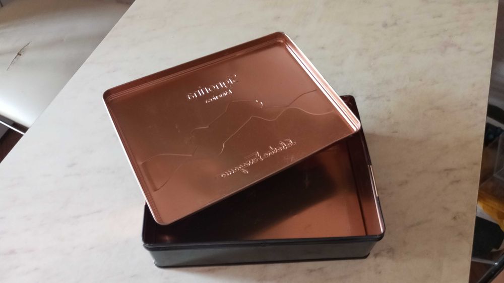 Подарочные коробки металлические 2 шт. Ferragamo и Hilfiger