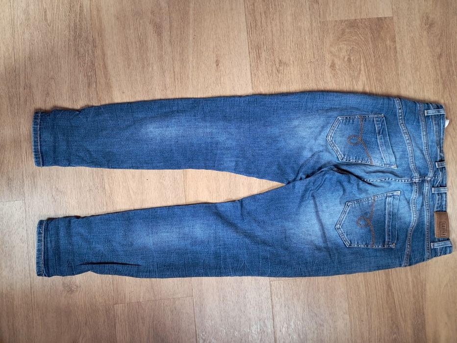 Spodnie damskie jeansowe.