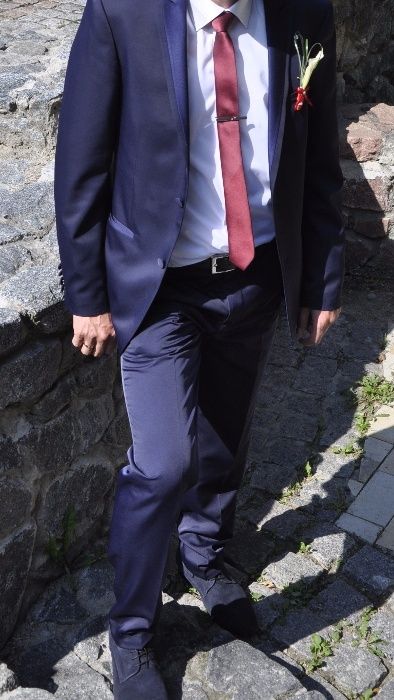 Продам свадебный мужской костюм