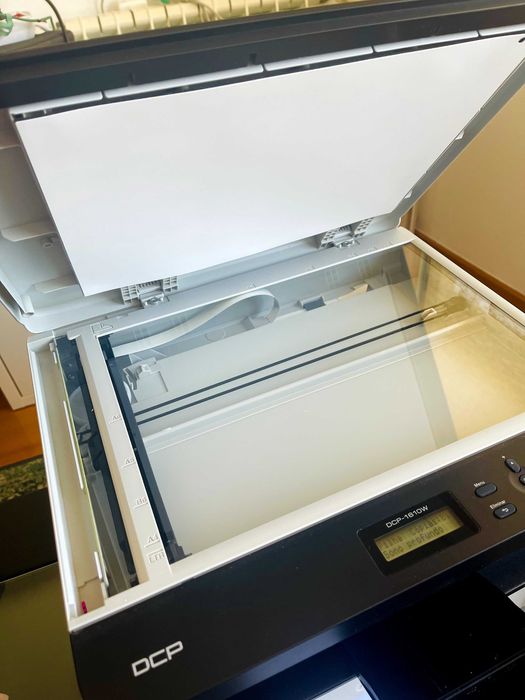 Impressora Multifuncional Brother DCP-1610W - Monocromática - Digitaliza, Imprime e Copia - Impecável!