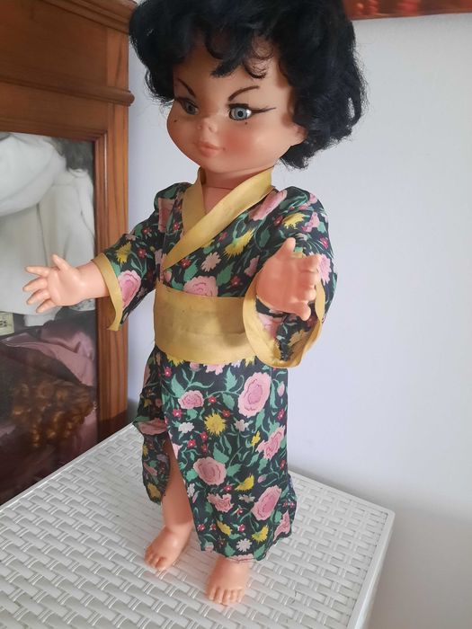 Vendo linda boneca muito antiga