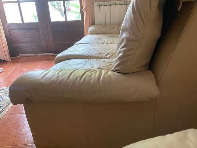 Sofa em pele 3 lugares, cor creme, negociavel . Château d'Ax.