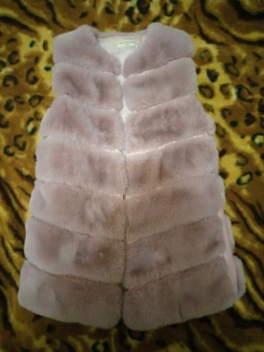 Продам меховую желетку