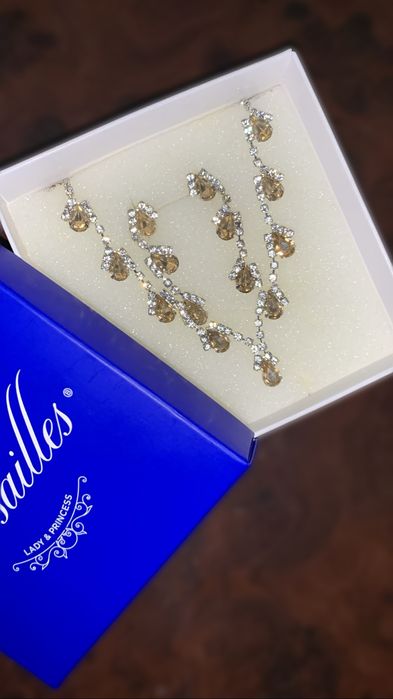 Святкові прикраси з камінням