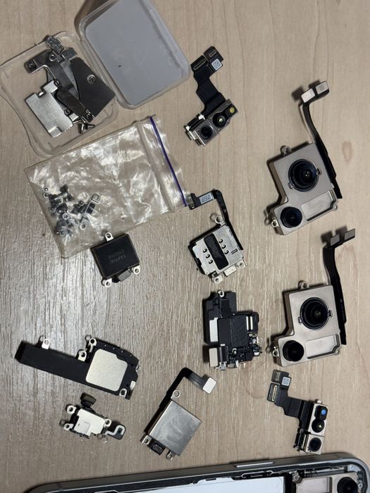 Запчастини для IPHONE 15