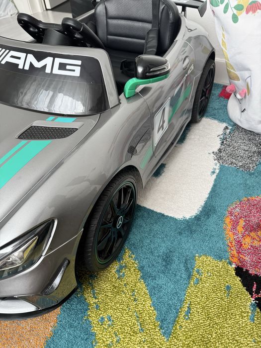 Електромобіль Mercedes-Benz GT4 AMG