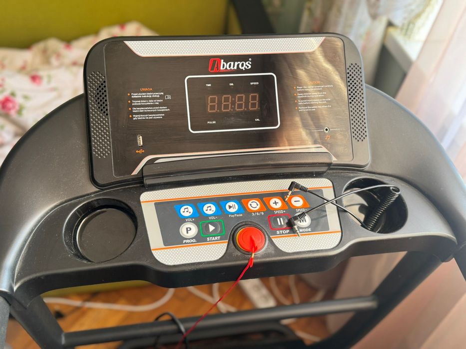 Бігова доріжка, практично нова.