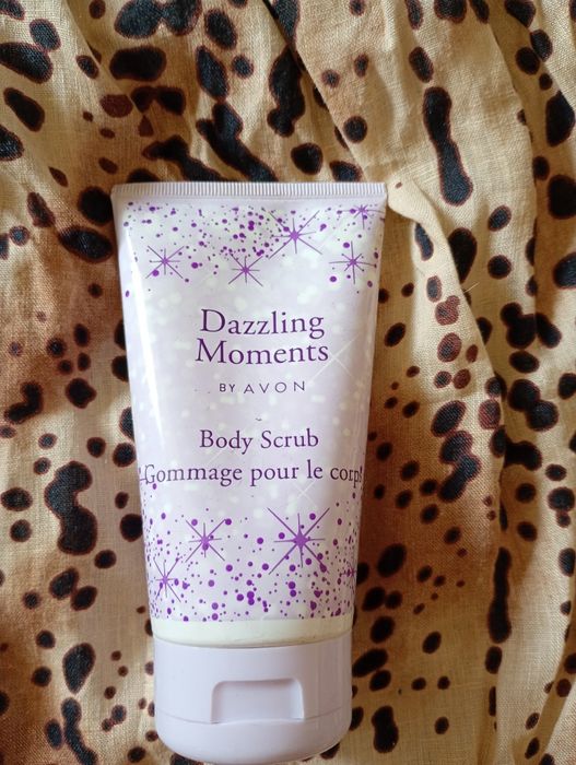 Avon dazzling moment perfumowany scrub do ciała