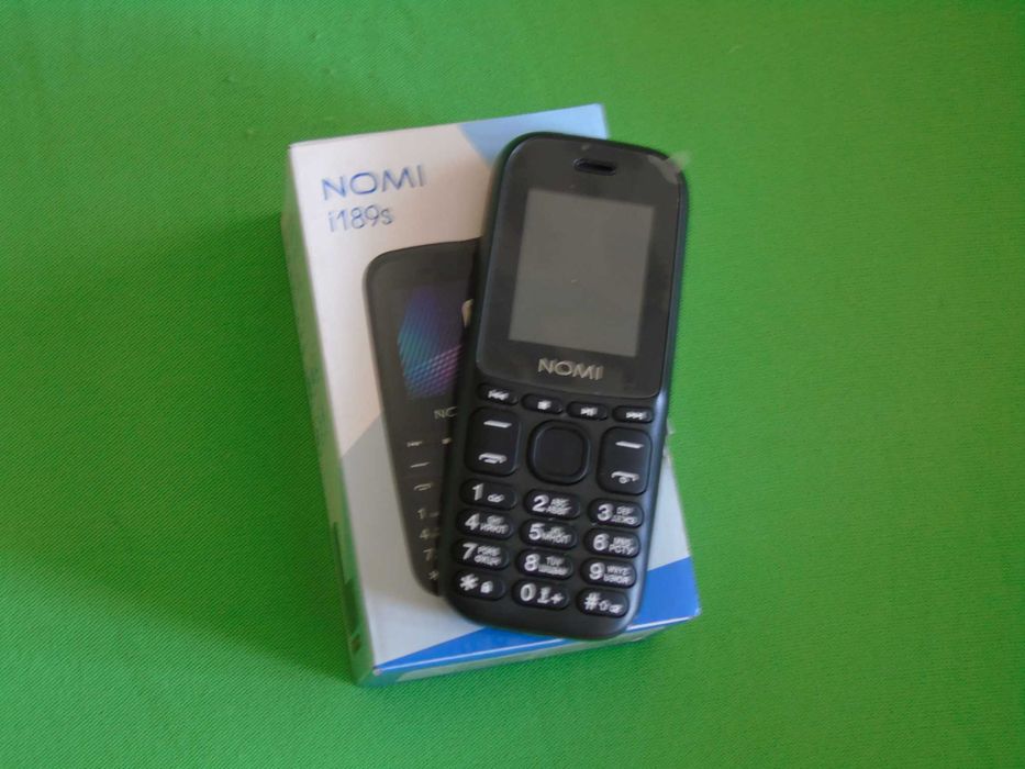 Кнопочний мобільний телефон на дві сім карти Nomi i189s чорного кольор