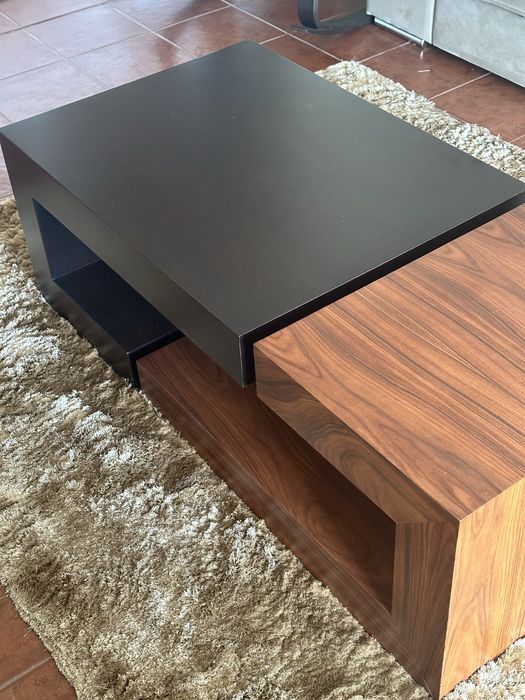 Mesa de centro moderna em excelente estado – 125 × 60 cm