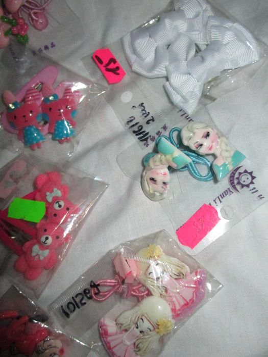 набор детских заколок и резинок