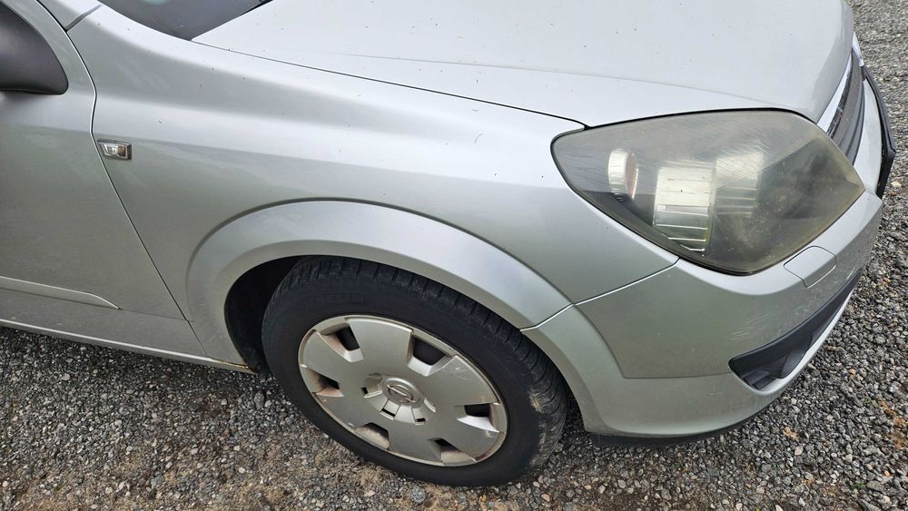 Opel Astra H III zderzak przedni przód Z157