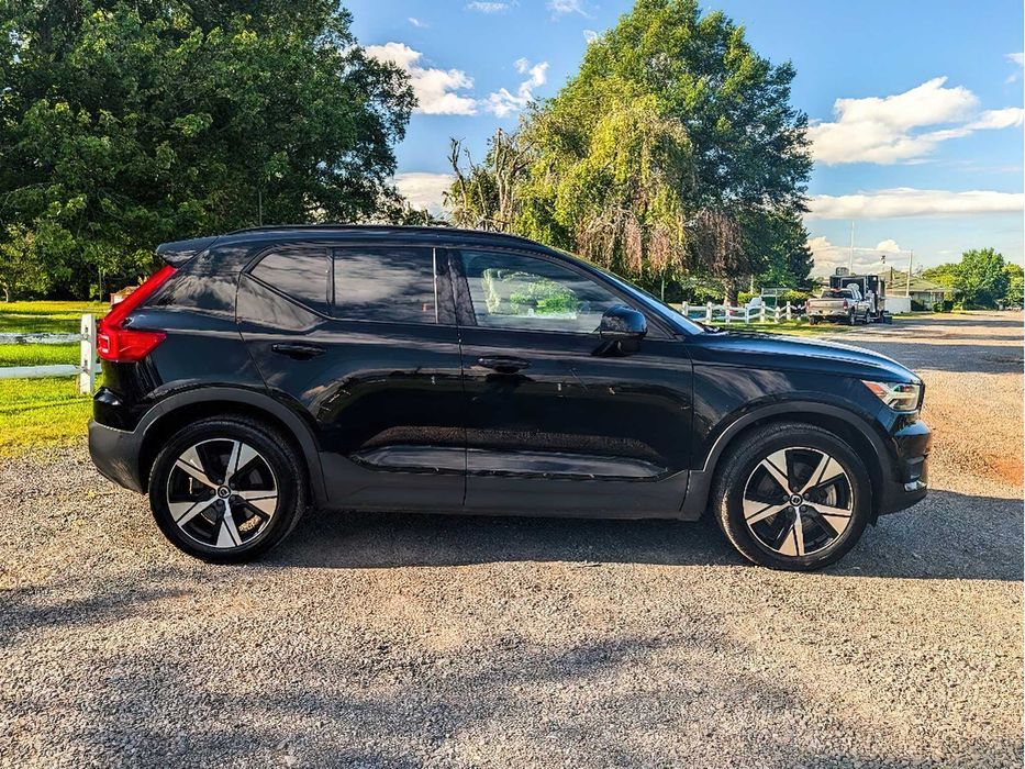 Volvo XC40 Electric      2022