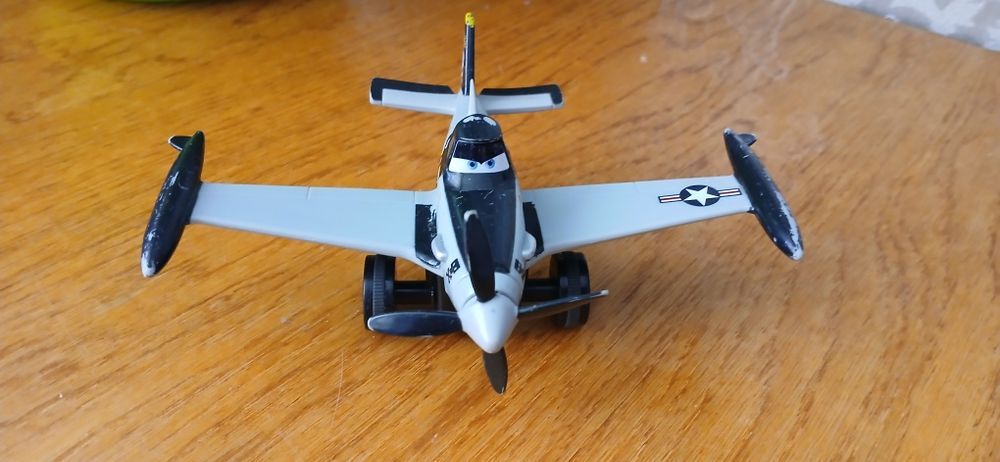 Літак Disney від Mattel