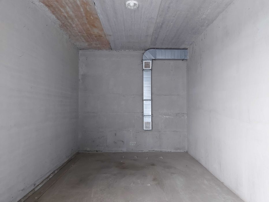 Паркомісце закритого типу по вул. Стрілецька. Ворота, світло.