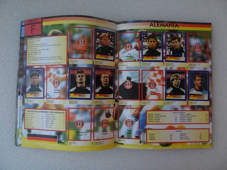 Caderneta de cromos de futebol Mundial de Futebol Francia 1998 tem 216