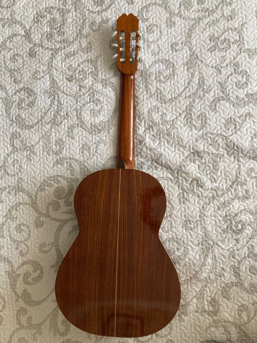 Продам акустичну гітару Admira Maria