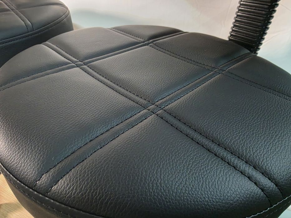 Obrotowy taboret z regulacją wyskosci