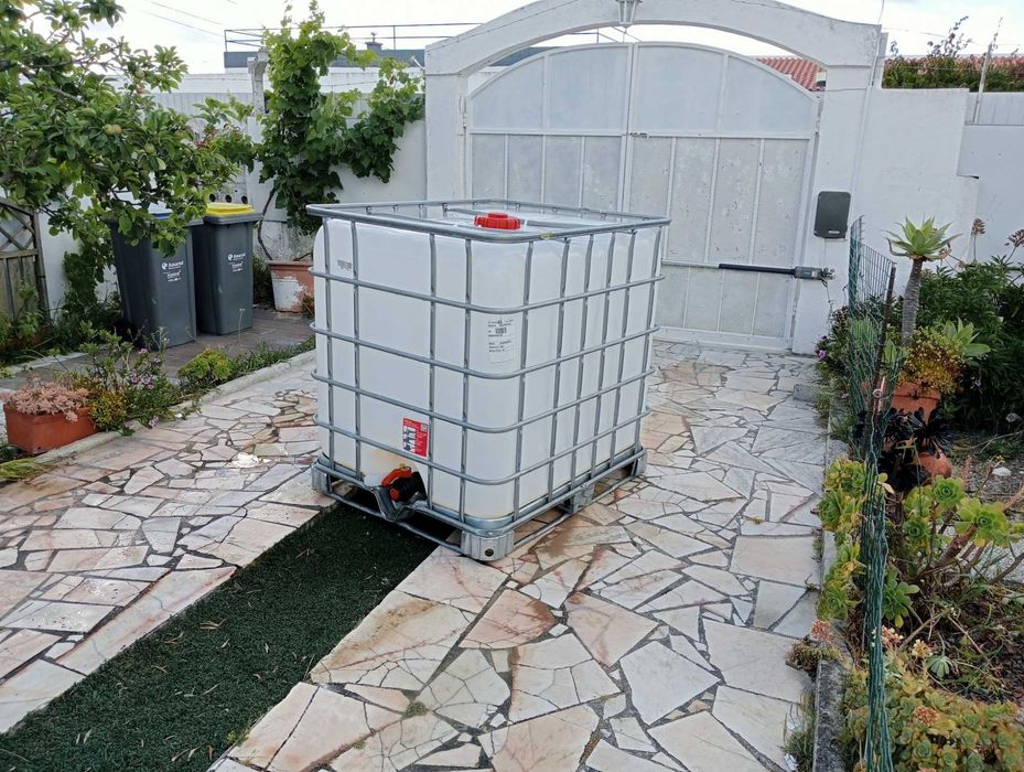 4 Depósitos de mil litros proteção metálica