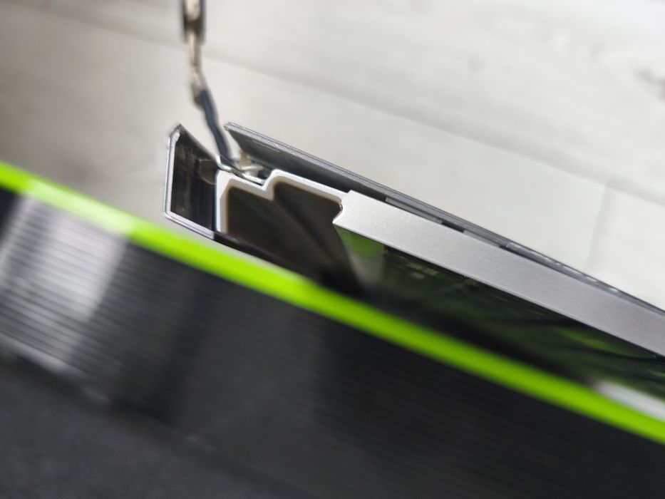 Trzy laptopy Acer i 2 x Lenovo