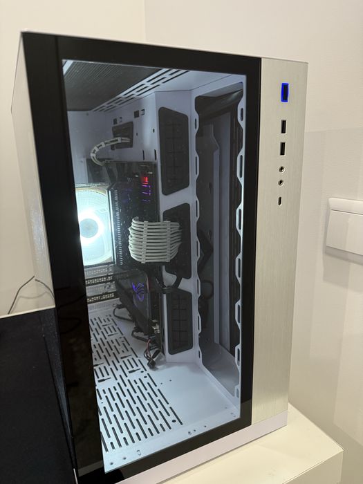 Desktop i7 9700k 16GB RAM