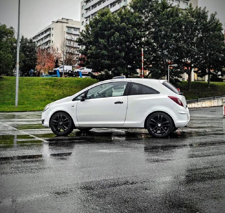 Opel Corsa Black Edition Nacional