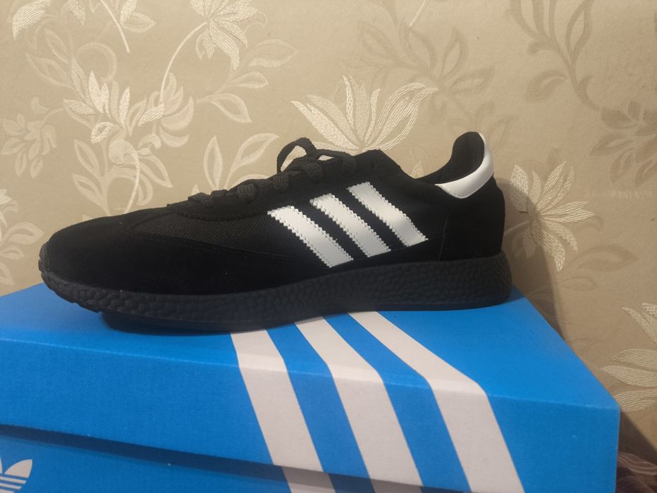 Продам кросівки Adidas 41-45