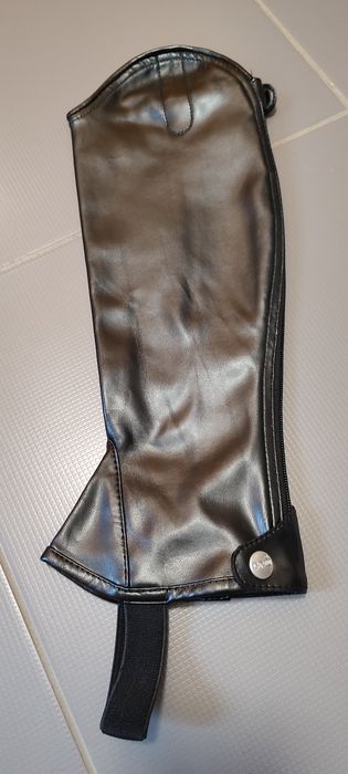 Czapsy CRW z gumami - skóra ekologiczna - XS dla dorosłych - z wadą