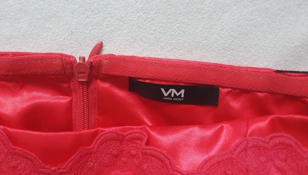 Śliczna sukienka marki VERA MONT, rozmiar 34 (XS)
