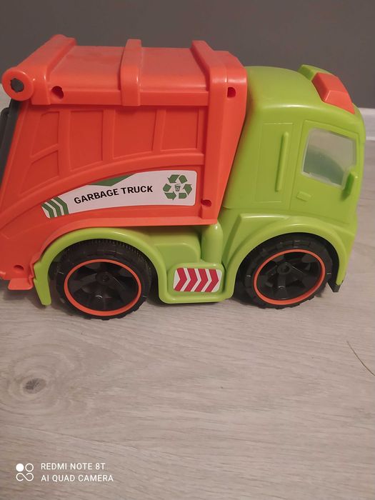 Sprzedam śmieciarkę zabawkę dla dziecka
