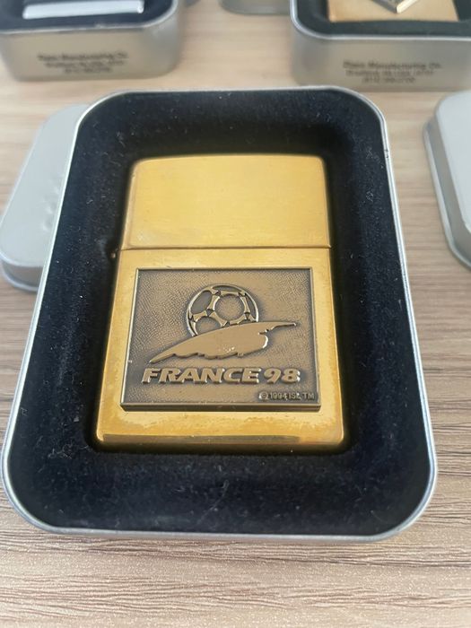 13 Isqueiros ZIPPO novos + acessórios