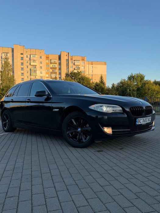 BMW525d Автомобіль