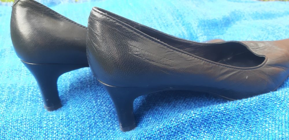 Venturini buty czółenka czarne skóra 37